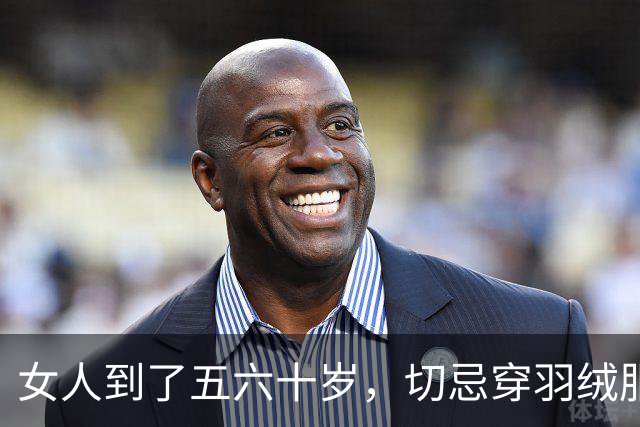 女人到了五六十岁，切忌穿羽绒服、棉服，换成这些会更时髦又保暖